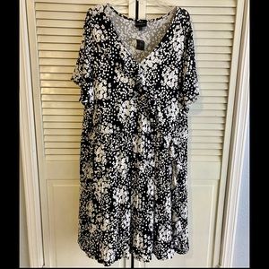 NWT lane Bryant 26/28 faux wrap around dress b&w